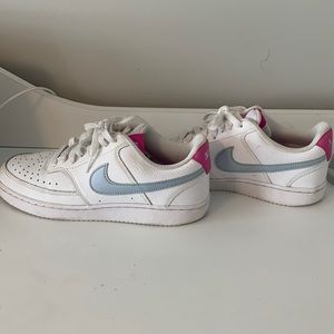Nike Womens Court Vison Low Sneakers